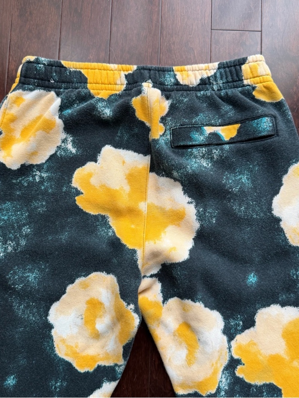 Nike Men’s Floral Club Fleece Joggers Size S Sweatpants Lounge Green Yellow - Picture 8 of 11